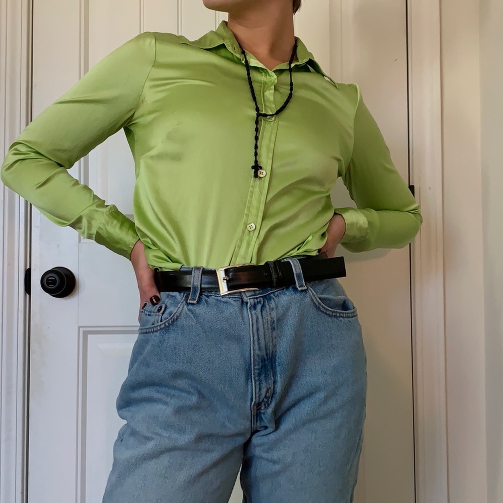 GREEN SILKY BUTTON UP